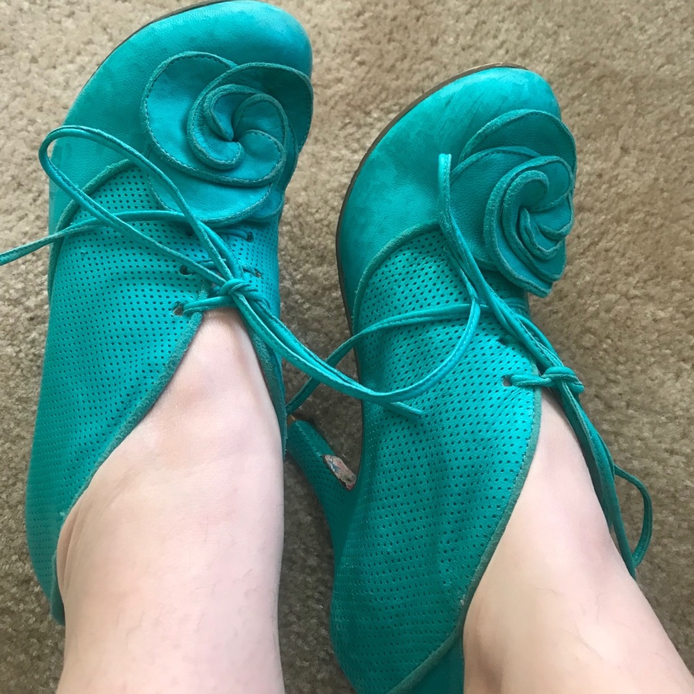 Irregular choice teal suede rose-toed little heel